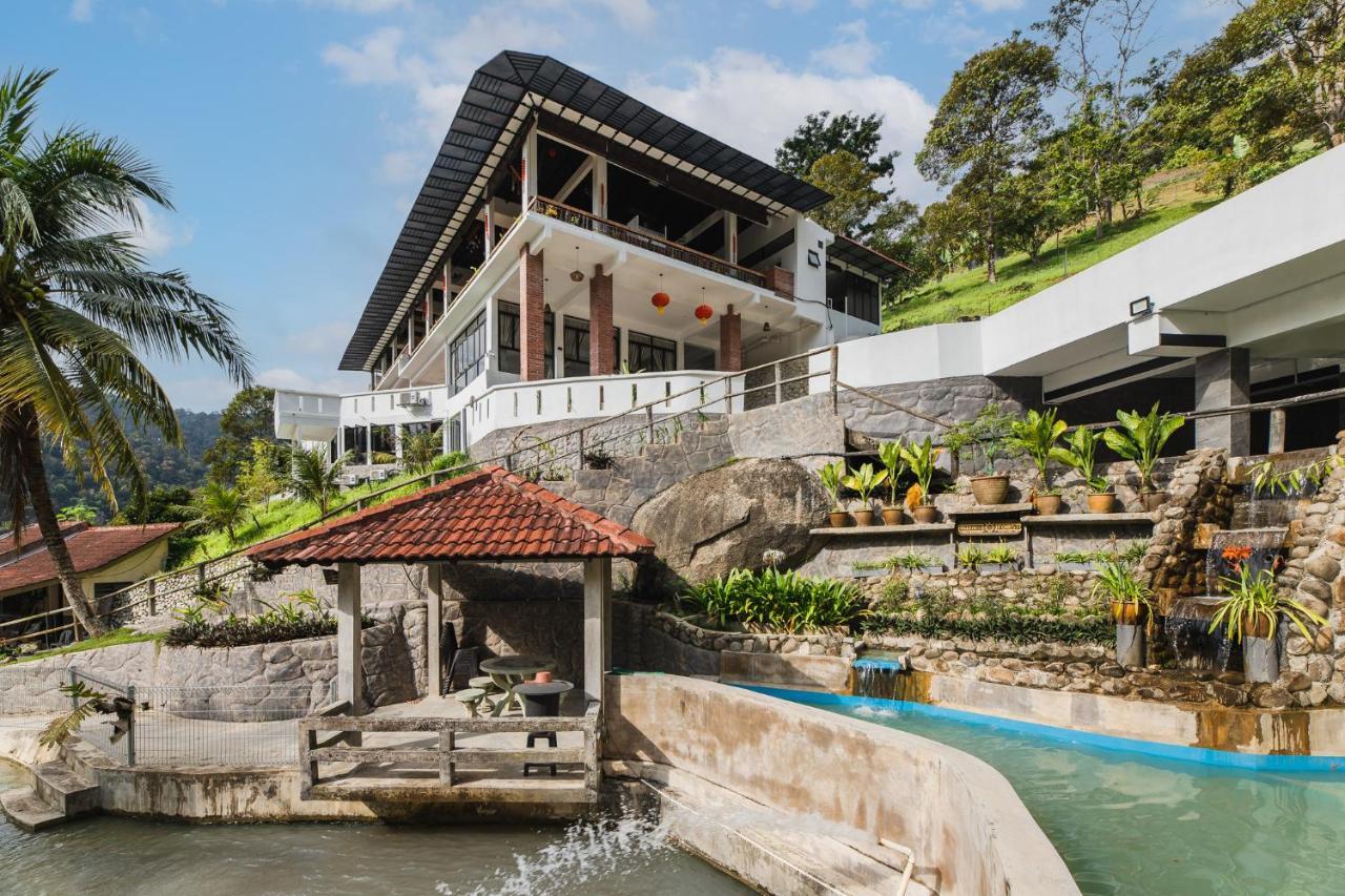 Ellin Forest Karaoke & Pool Resort Bukit Tinggi Bentong Exterior photo