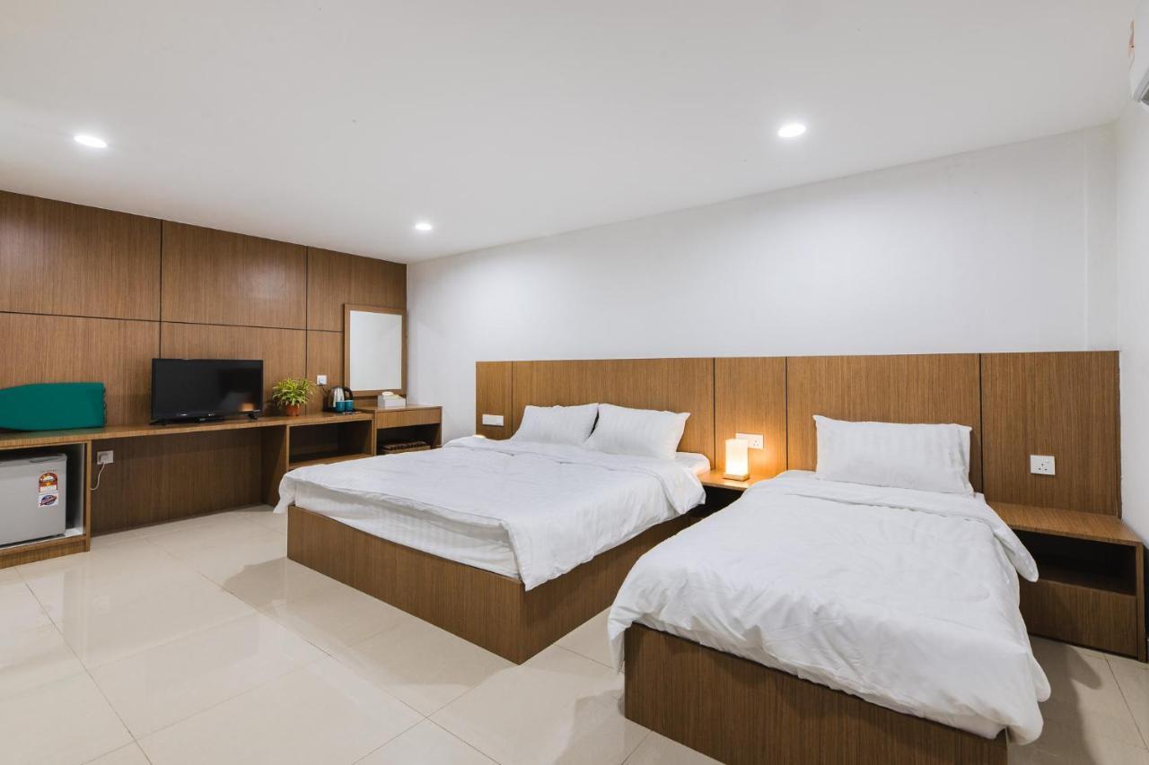 Ellin Forest Karaoke & Pool Resort Bukit Tinggi Bentong Exterior photo