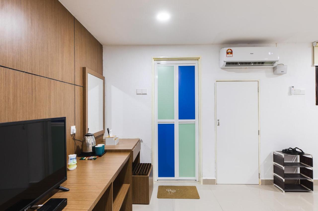 Ellin Forest Karaoke & Pool Resort Bukit Tinggi Bentong Exterior photo
