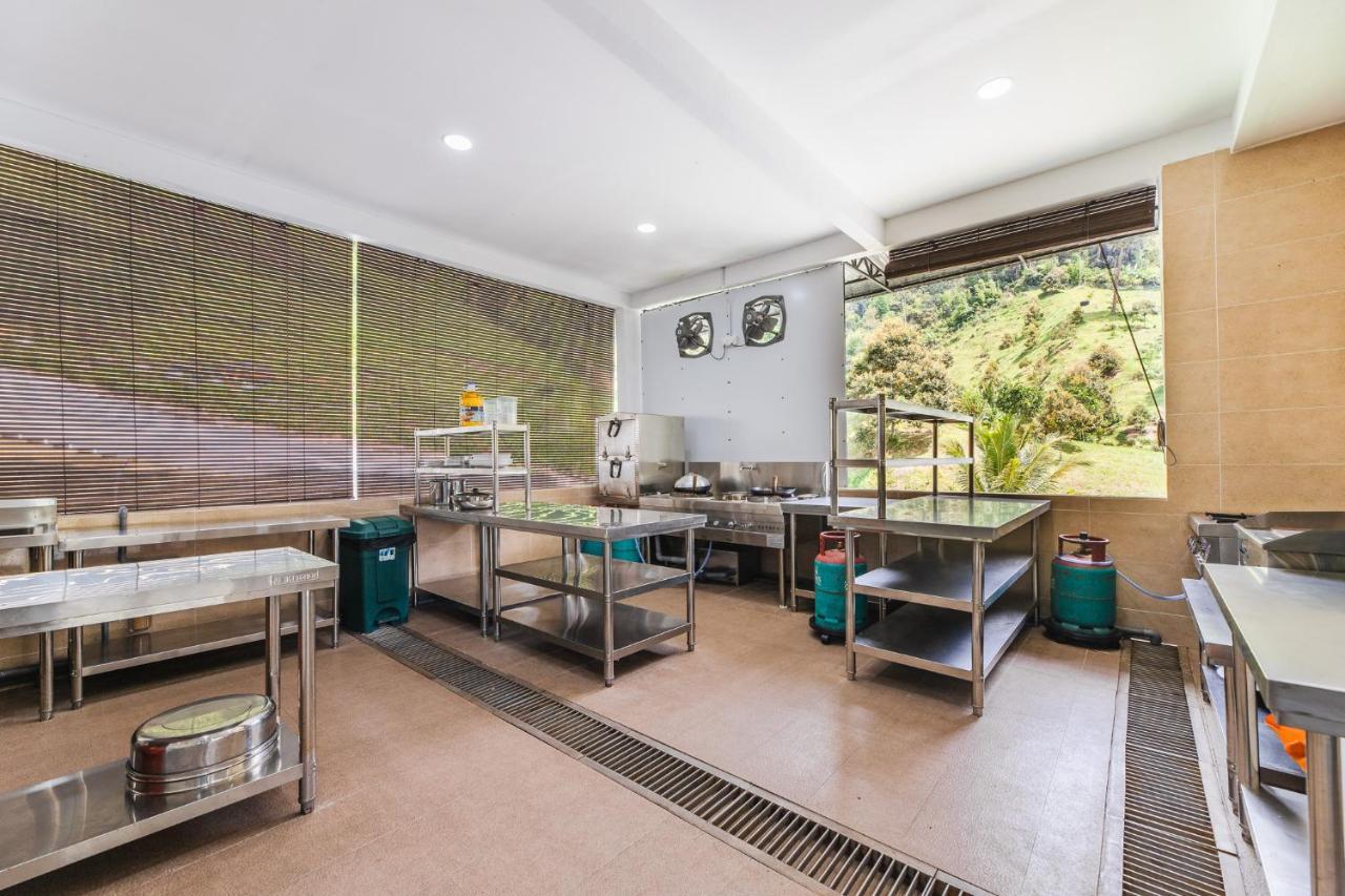 Ellin Forest Karaoke & Pool Resort Bukit Tinggi Bentong Exterior photo